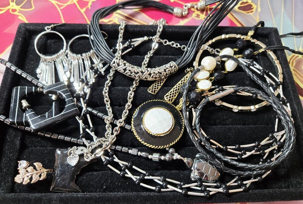 y2k Vintage Jelwery Lot Earrings Necklaces Bracelets